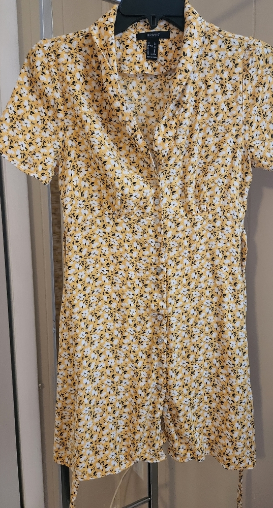 Yellow short-sleeved floral minidress Forever 21 Medium